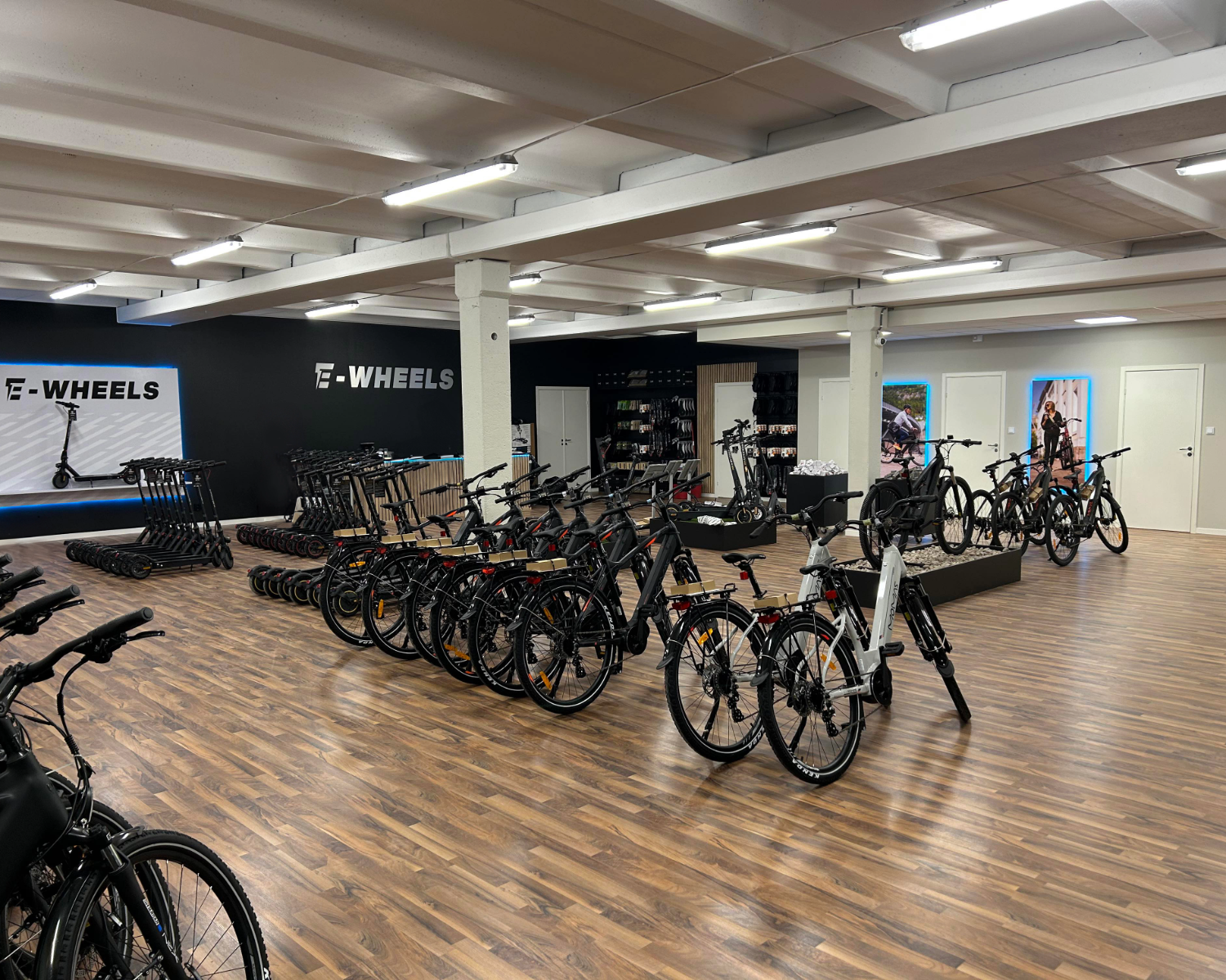 E-Wheels J&auml;rf&auml;lla &ndash; utst&auml;llning med elcyklar