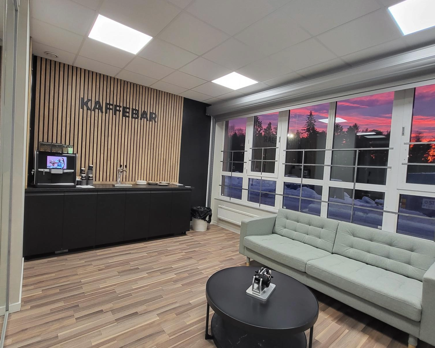 E-Wheels J&auml;rf&auml;lla &ndash; interi&ouml;r med elsparkcyklar